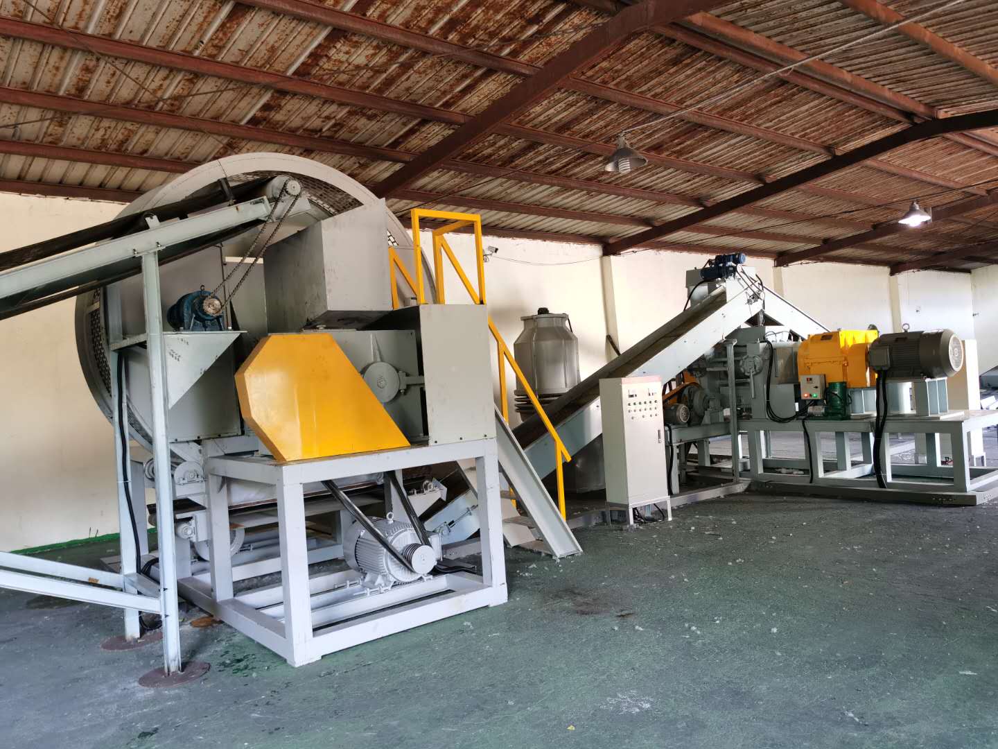 廢舊輪胎處理顆粒設(shè)備